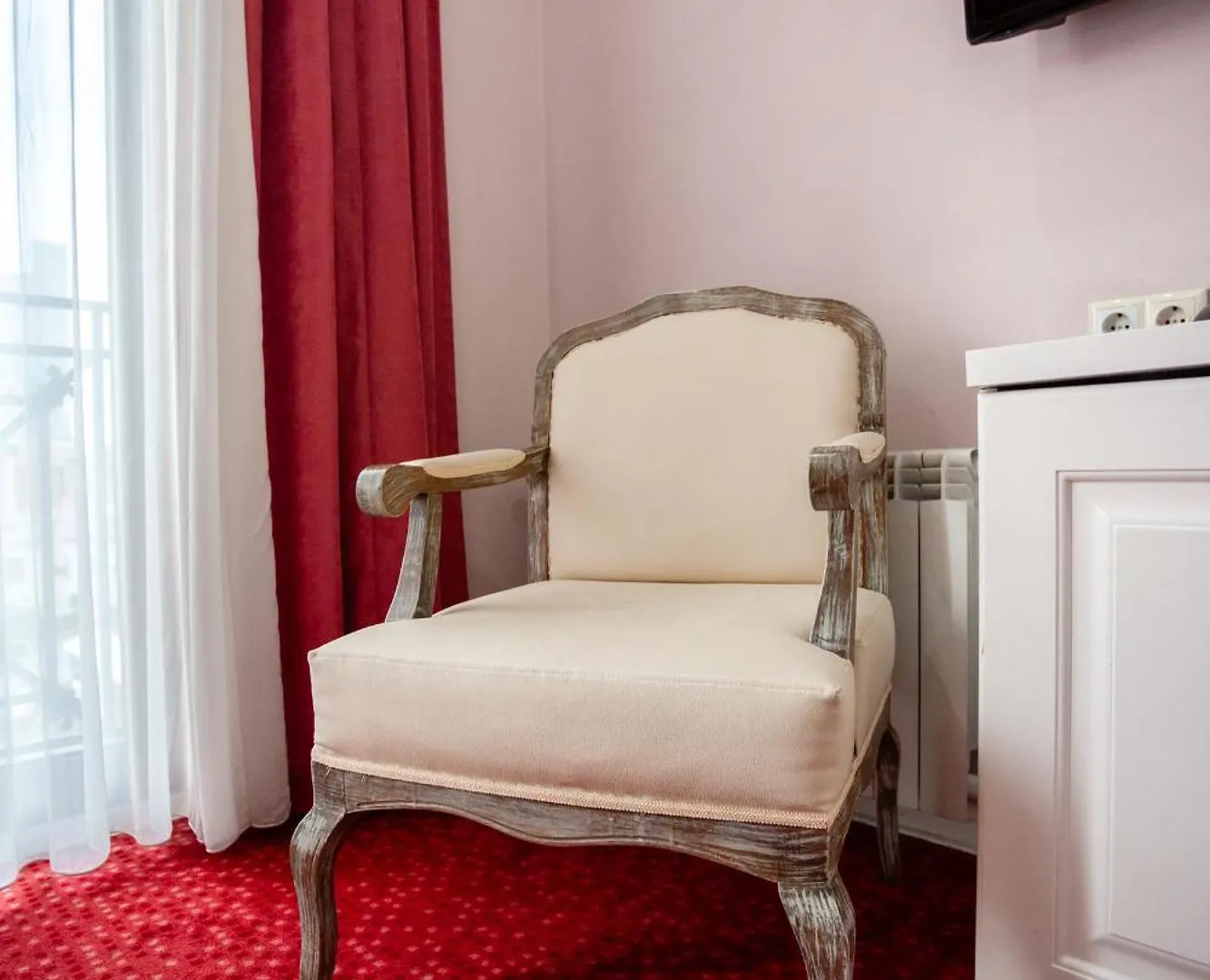 Hotel Piazza Four Colours Batumi 4*,