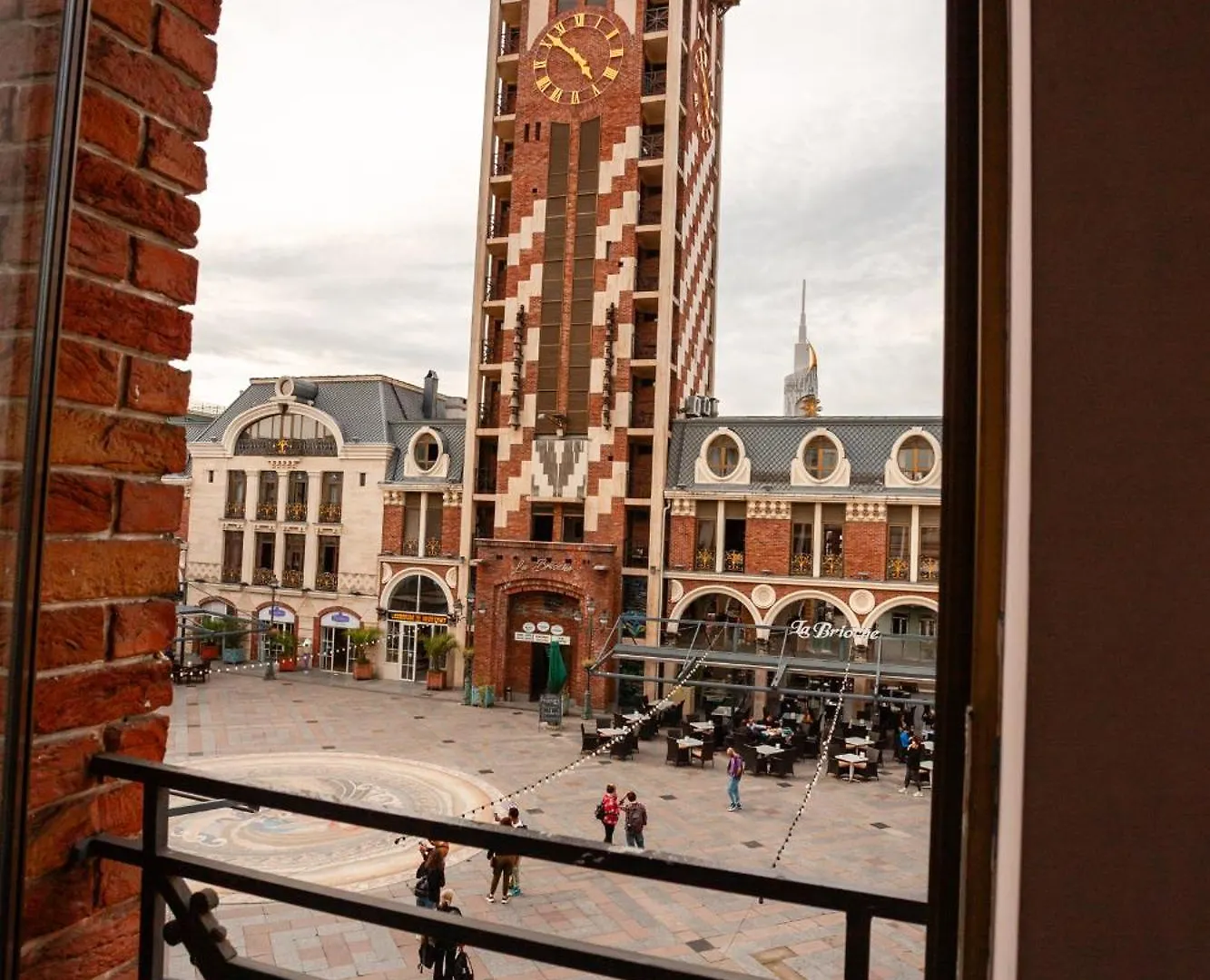 ****  Hotel Piazza Four Colours Batumi Gruzja